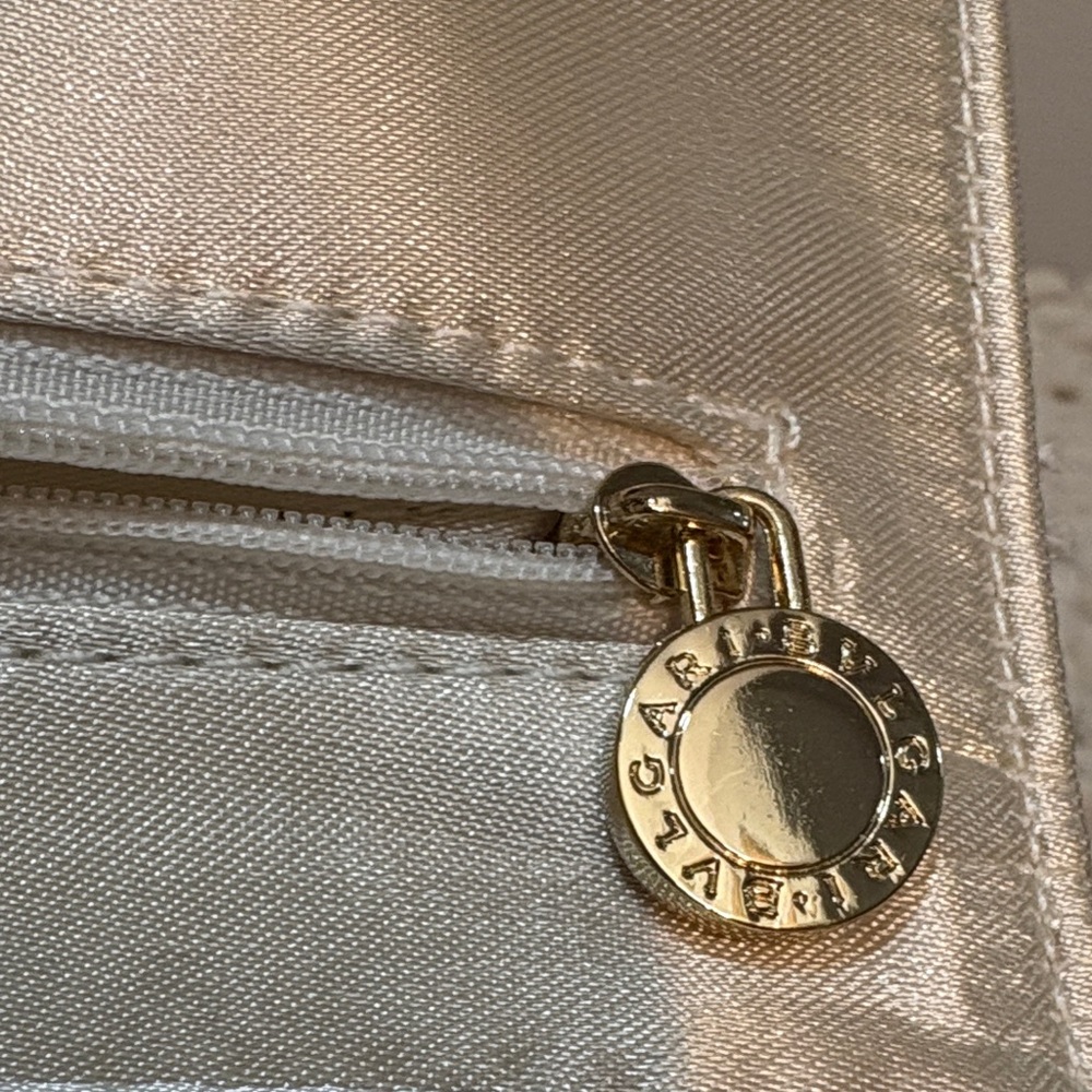 Emirates Airline Amenity Bag Elegant Cream Satin Clutch - Picture 5 of 12